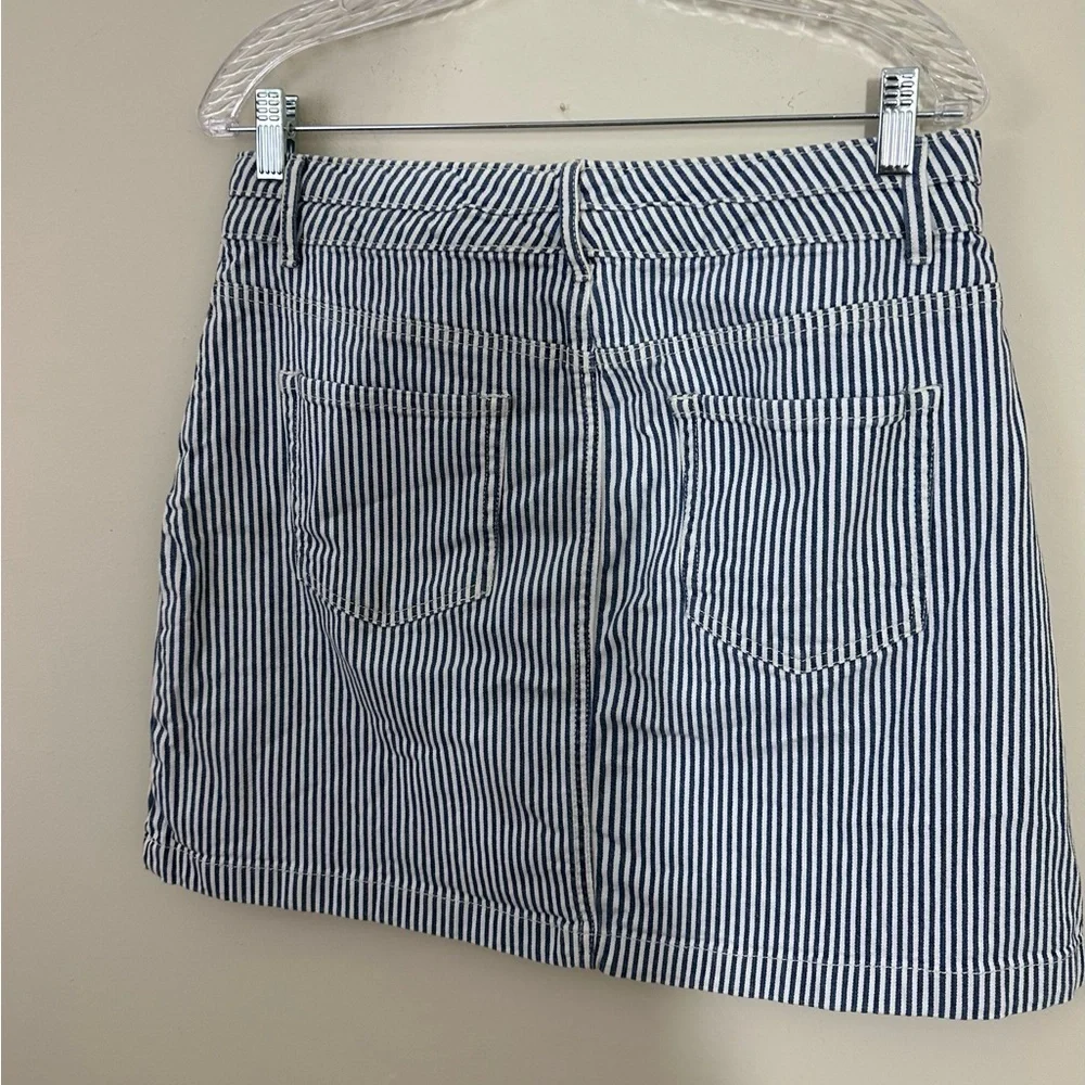 Maurice’s sz 12 skirt that measures 17” long  Described as a railroad stripe